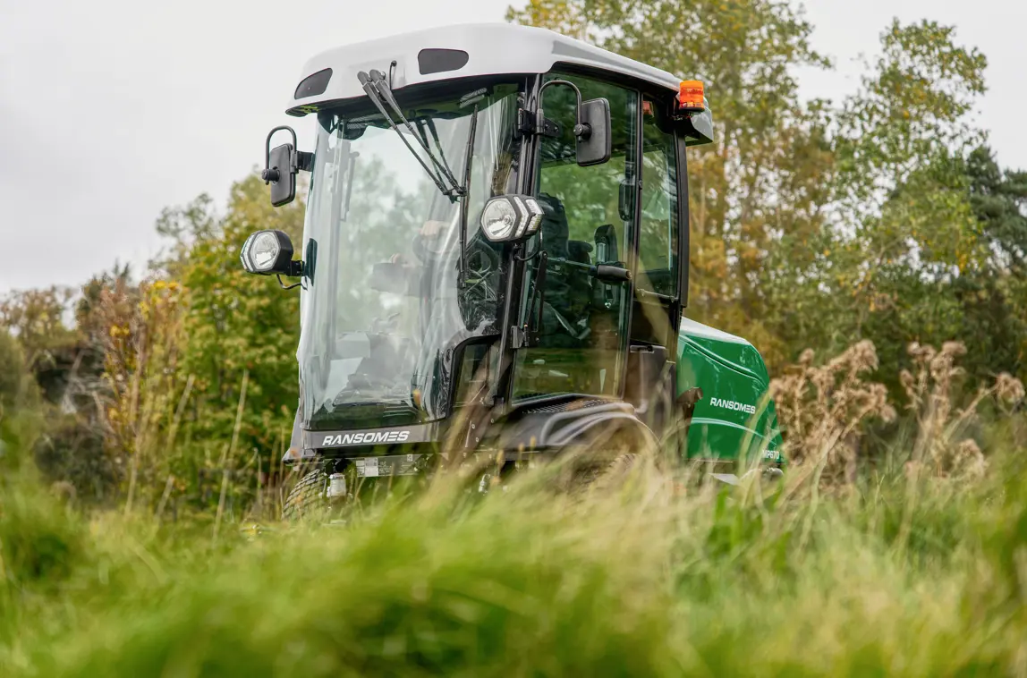 Ransomes MP670 Cabin - 1.jpg