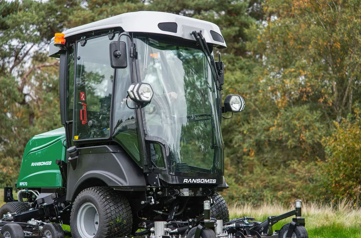 Ransomes MP670 Cabin.jpg